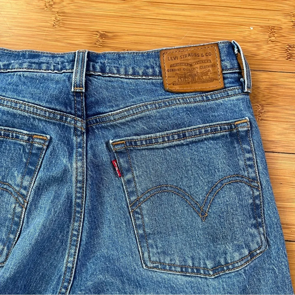 Levi's Wedgie Straight Leg Button Fly Classic Blue Jeans size 27 - Picture 2 of 12